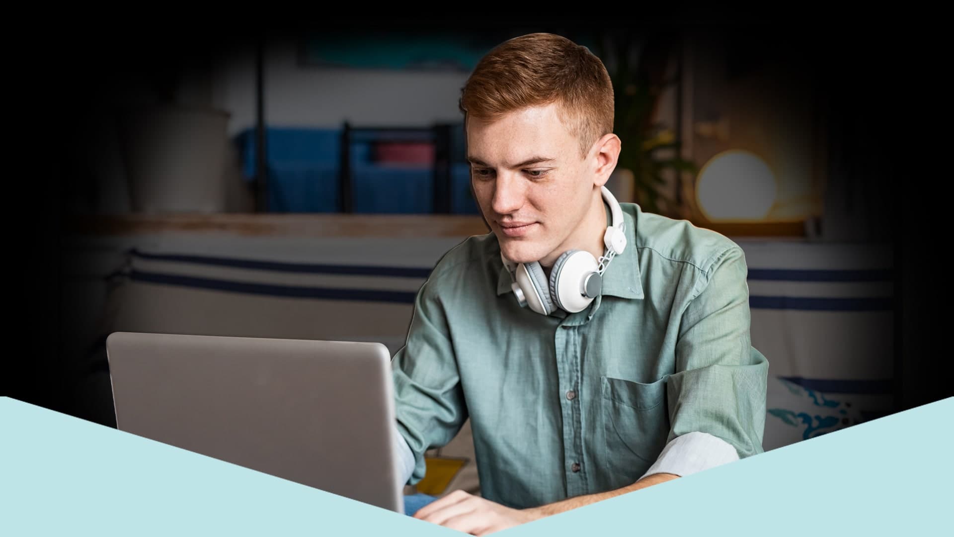 Cover of the Appropriate Email Use course, from the platform